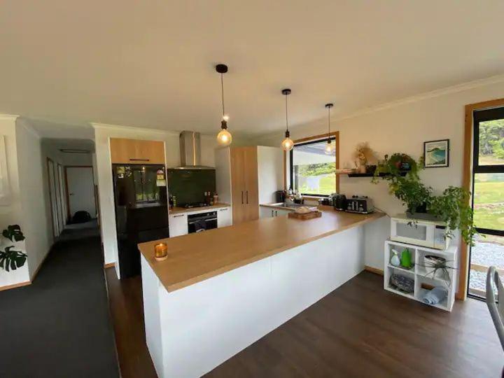 Enchanted Retreat In Greymouth Shared With Host Buitenkant foto